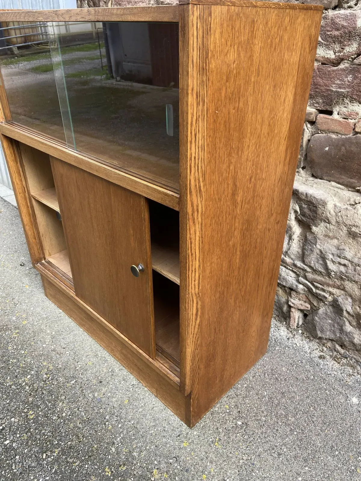 Illustration numéro 2 du produit Bibliothèque Chêne 1960-70s french Design vitrine magasin industriel Art Déco