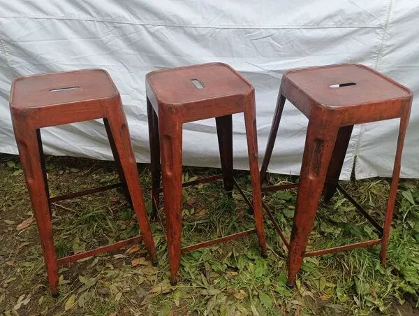 Illustration numéro 2 du produit Mange debout, tabourets Tolix