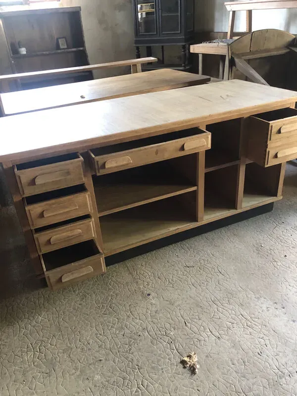 Illustration numéro 2 du produit Comptoir de magasin