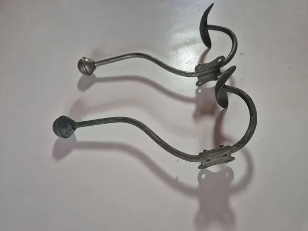 Illustration numéro 2 du produit Lot de 2 pateres porte manteaux vintage en metal