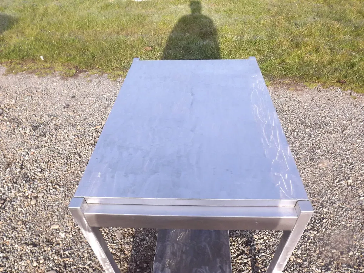 Illustration numéro 2 du produit Table d'appoint  fer industrielle