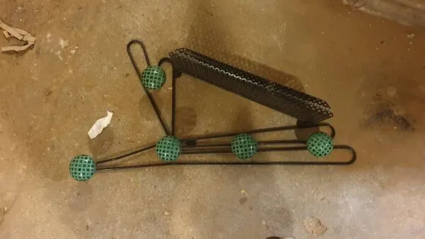 Illustration numéro 2 du produit Portemanteau patere  rockabilly tole perforee