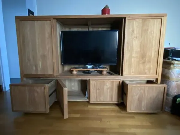 Illustration numéro 2 du produit Meuble tv avec étagères et rangements en teck massif