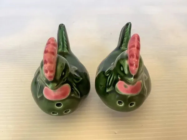 Illustration numéro 2 du produit Sel et poivre poules barbotine