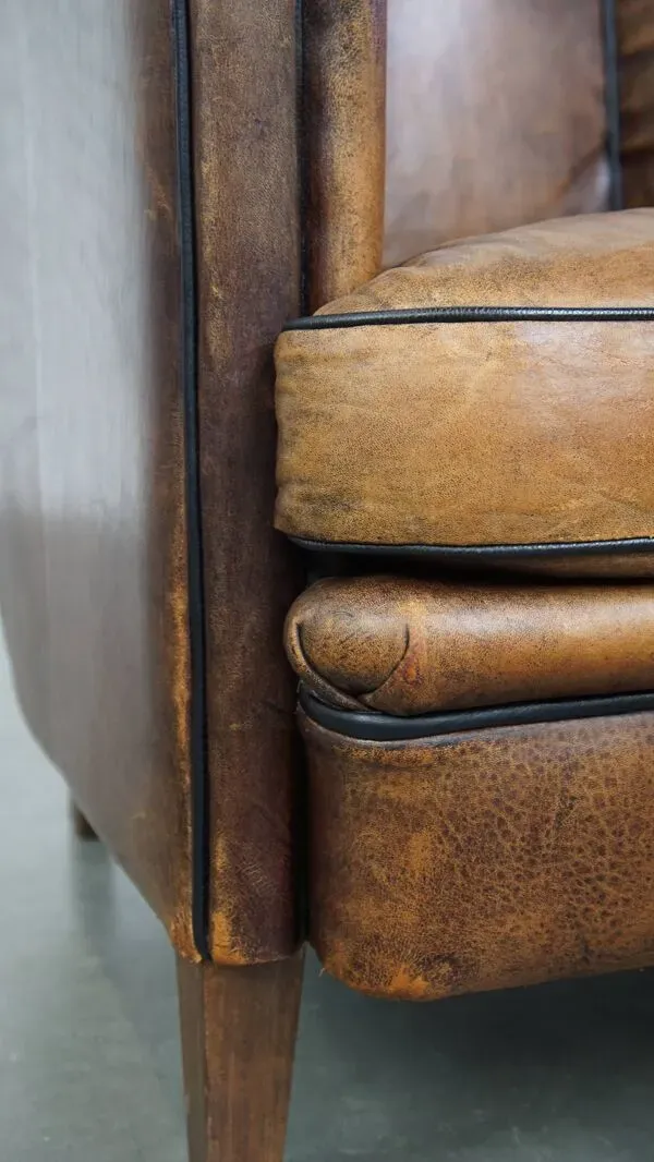Illustration numéro 2 du produit Fauteuil club vintage en cuir de mouton