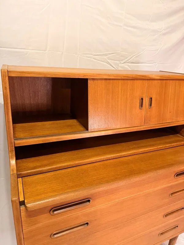 Illustration numéro 2 du produit Coiffeuse scandinave