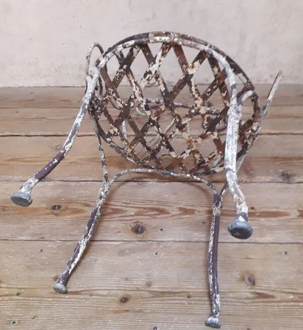 Illustration numéro 2 du produit Fauteuil de jardin XIX° en fer forgé