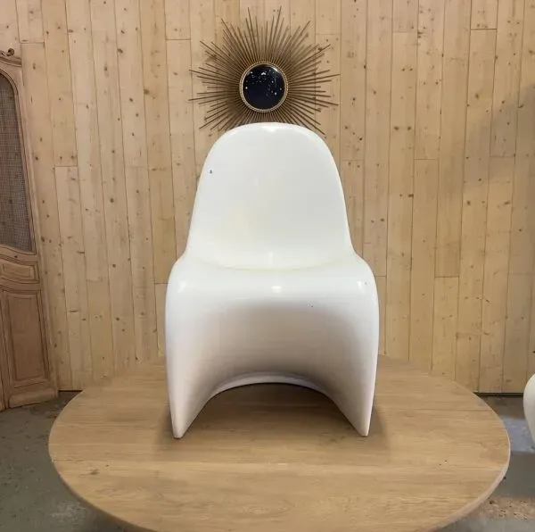 Illustration numéro 2 du produit Chaises Pantone Verner 1 ère édition