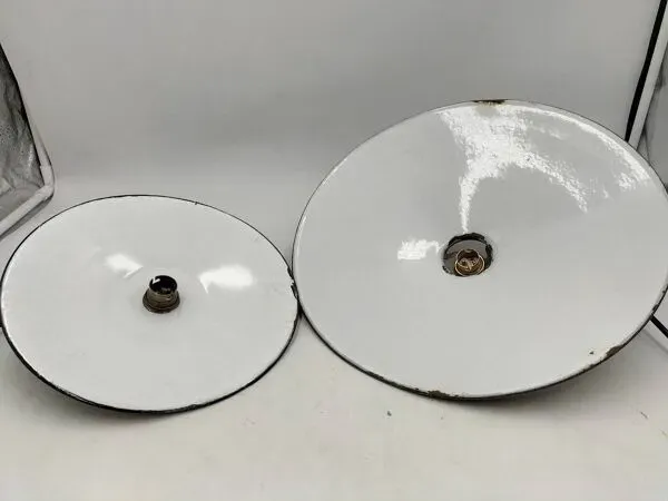 Illustration numéro 2 du produit Suspensions en tôles émaillées