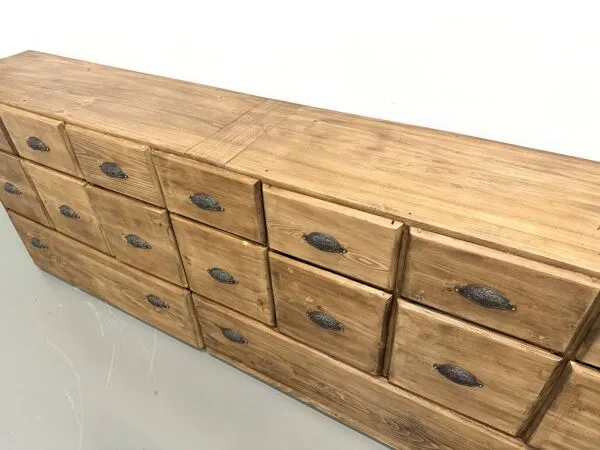 Illustration numéro 2 du produit Grand Meuble de Métier en Pin