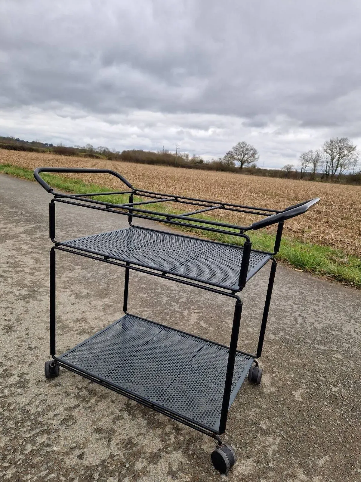 Illustration numéro 2 du produit Desserte trolley Filigrane KRI de Niels Gammelgaard pour IKEA de 1988.