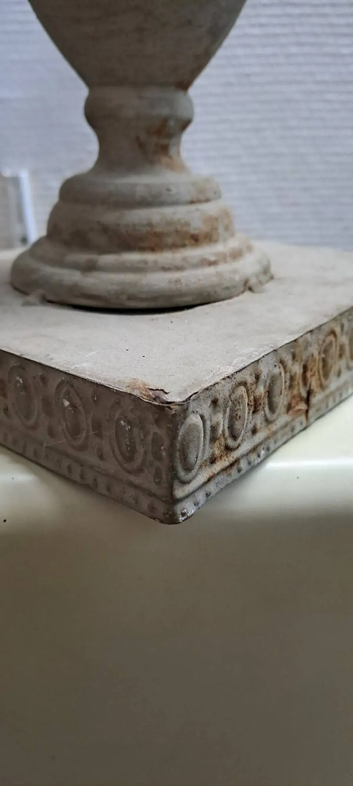 Illustration numéro 2 du produit Bougeoir néo rustique en tôle