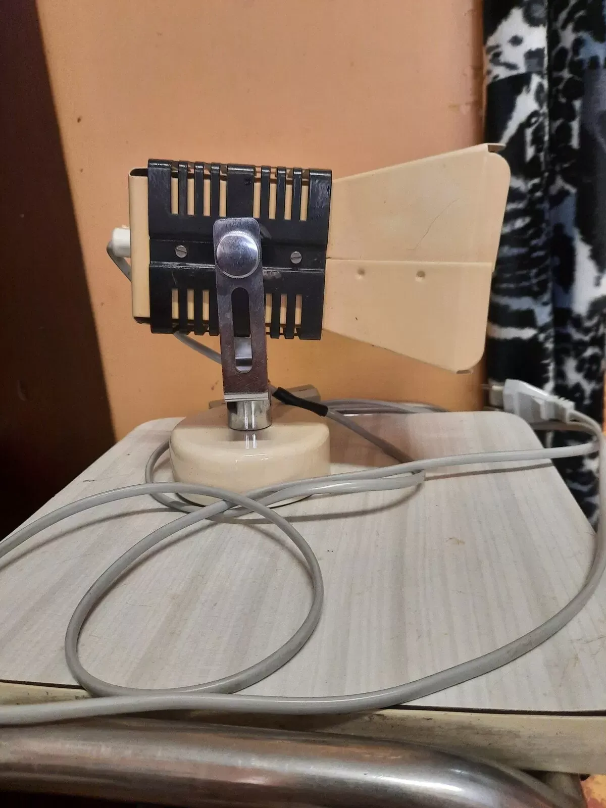 Illustration numéro 2 du produit Lampe industrielle