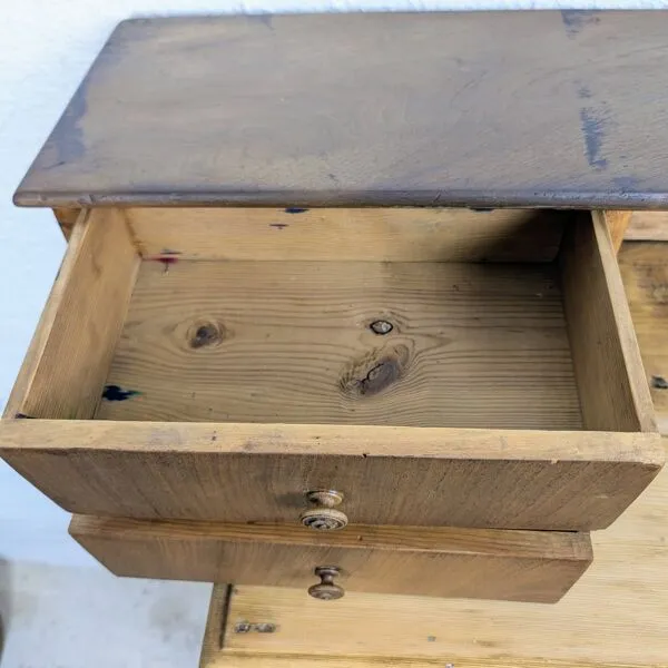 Illustration numéro 2 du produit Caisson de bureau à tiroirs en bois patiné