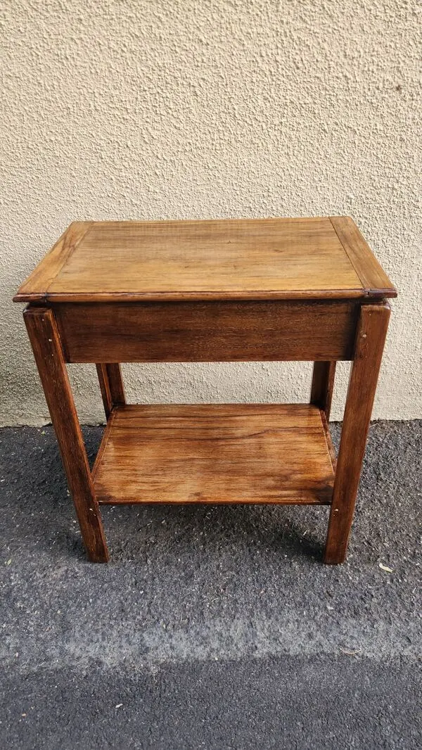 Illustration numéro 2 du produit Jolie table de chevet coiffeuse vintage en bois avec miroir