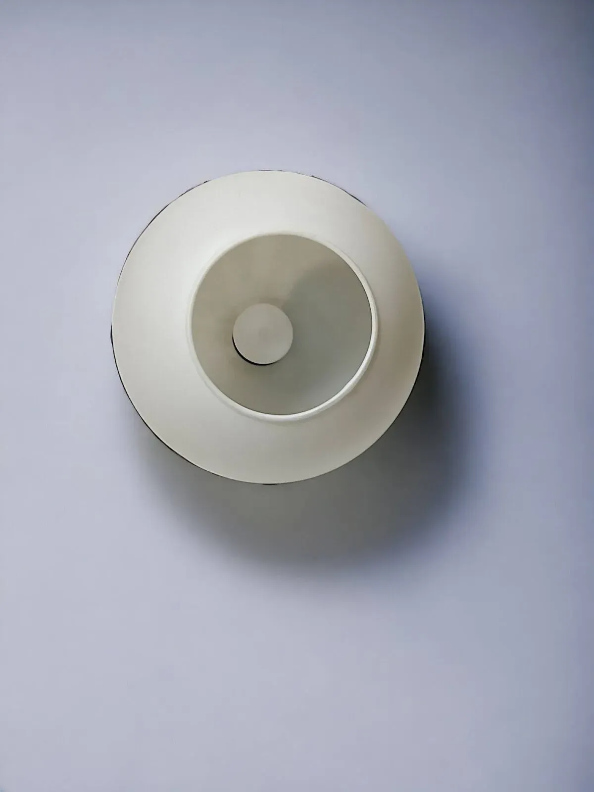 Illustration numéro 2 du produit Suspension boule en opaline blanche vintage