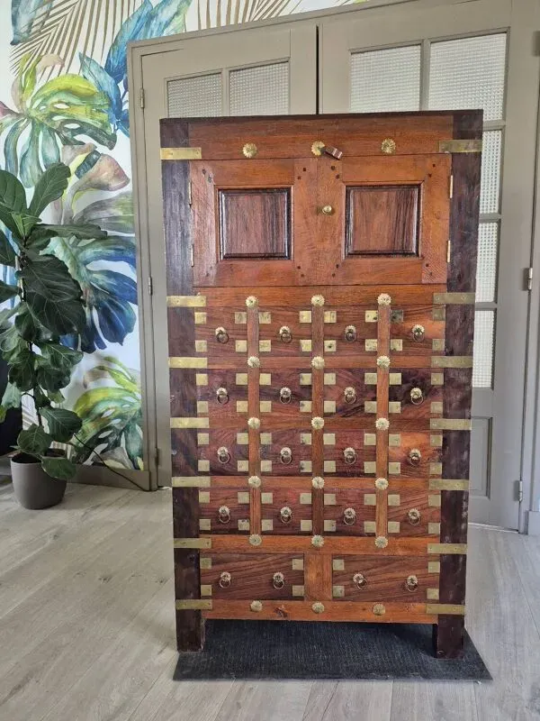 Illustration numéro 2 du produit Meuble de métier, apothicaire indien