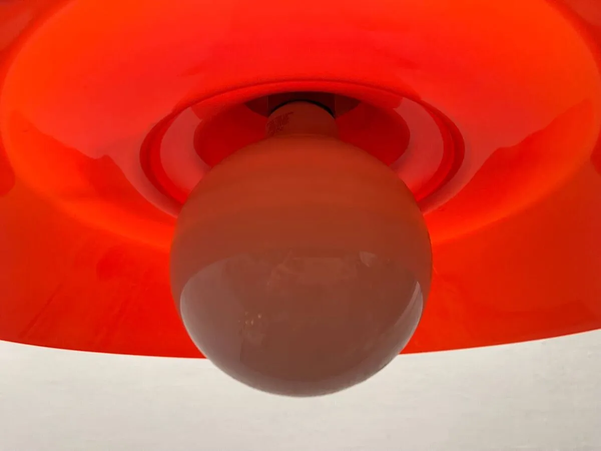 Illustration numéro 2 du produit Suspension industrielle vintage en verre rouge des années 1950
