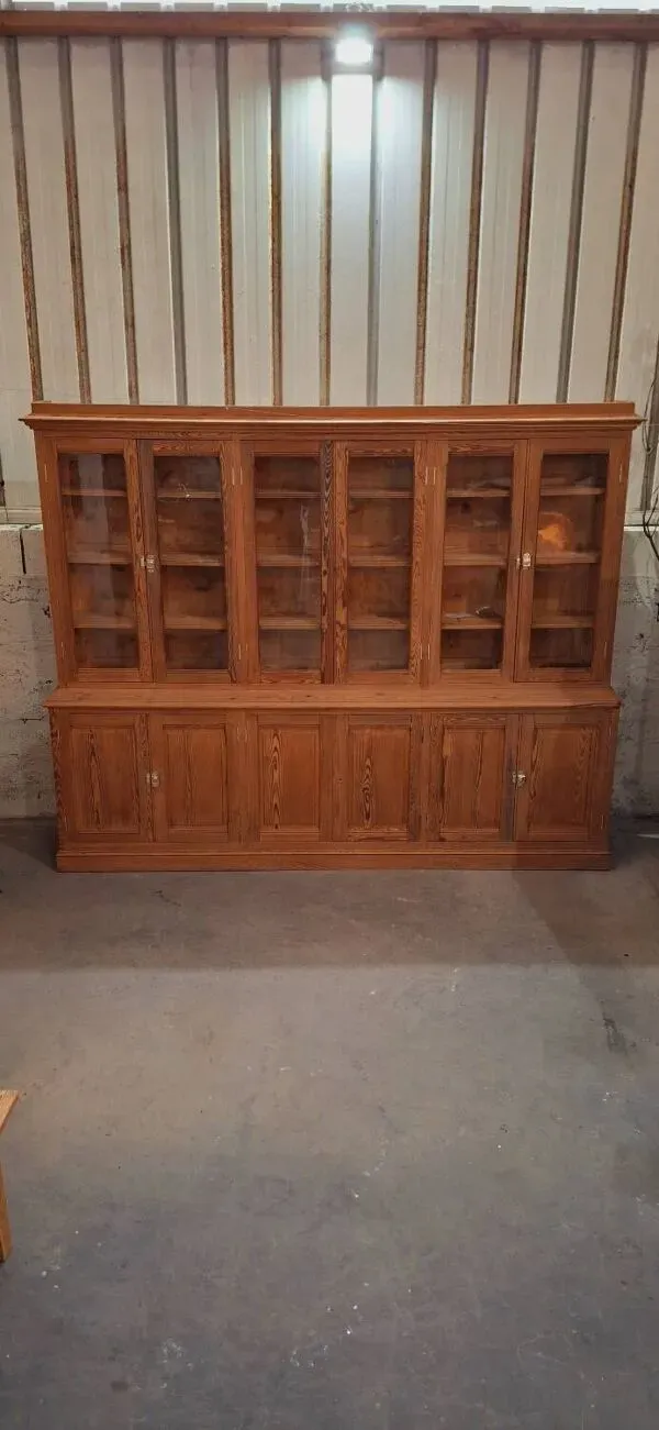 Illustration numéro 2 du produit Meuble d apothicaire ancien