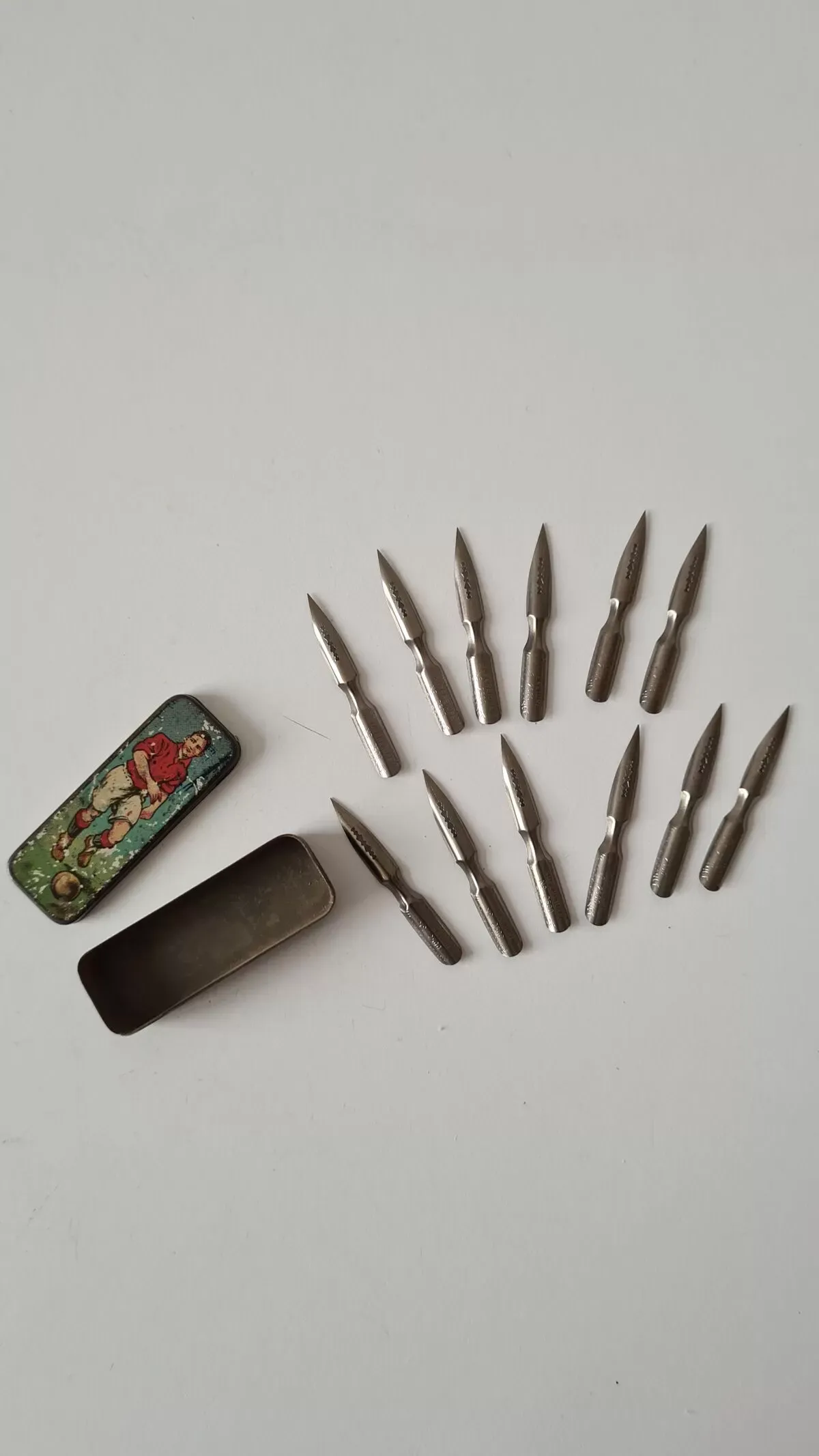 Illustration numéro 2 du produit Plumier