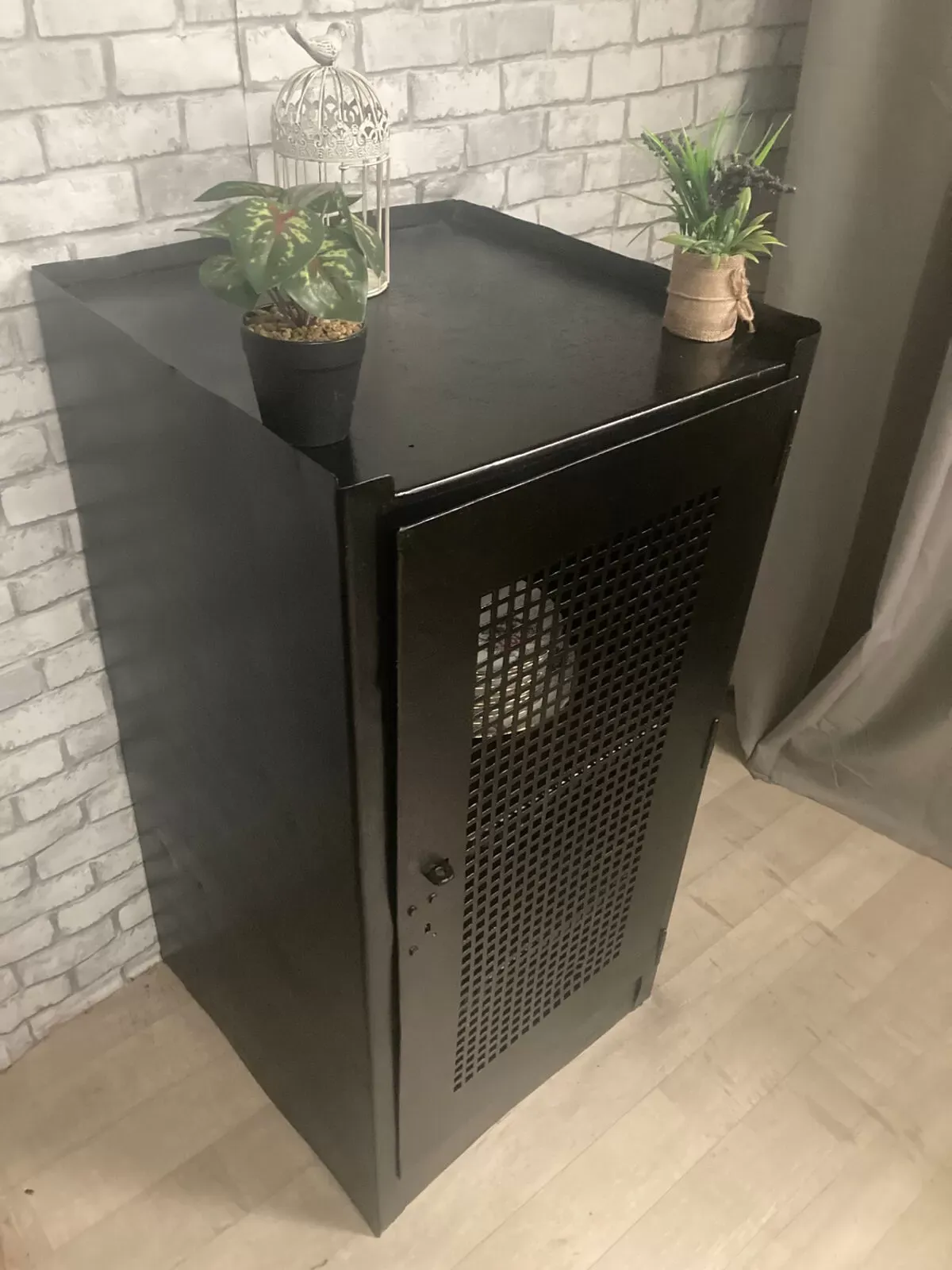 Illustration numéro 2 du produit Meuble d’atelier