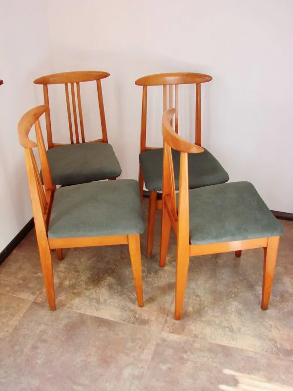 Illustration numéro 2 du produit Ensemble de 4 chaises, M. Zielinski, 200/100 B