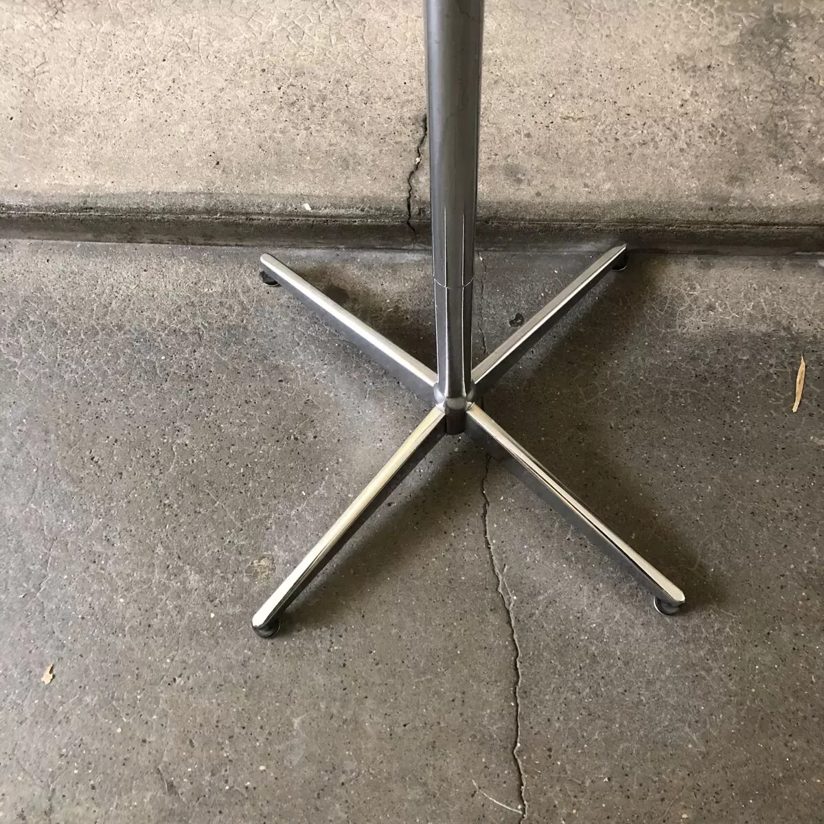 Illustration numéro 2 du produit Portemanteau