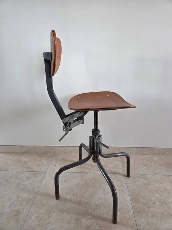 Illustration numéro 2 du produit Chaise d'atelier dites d'architecte