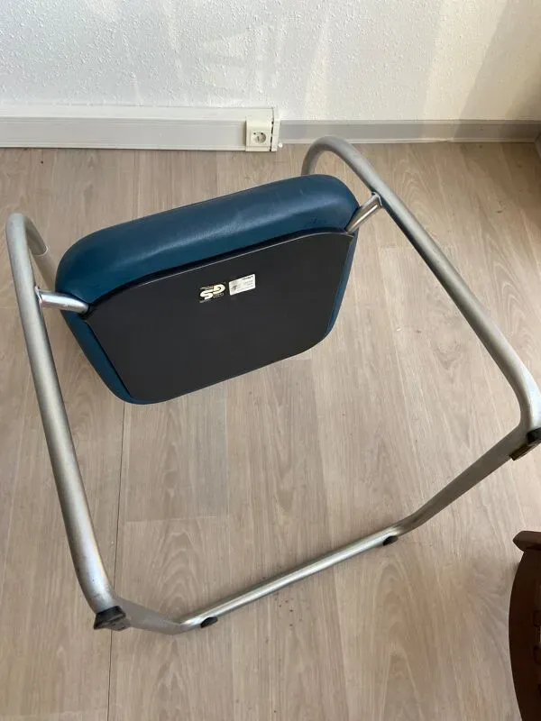 Illustration numéro 2 du produit Lot de 6 chaises visavis visasoft par Antonio Citterio & Glen oliver löw vitra