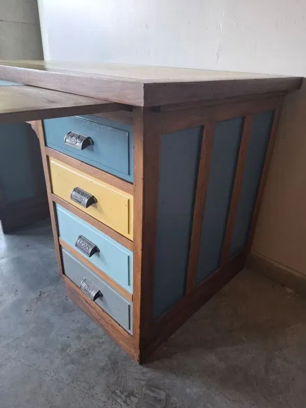 Illustration numéro 2 du produit Bureau