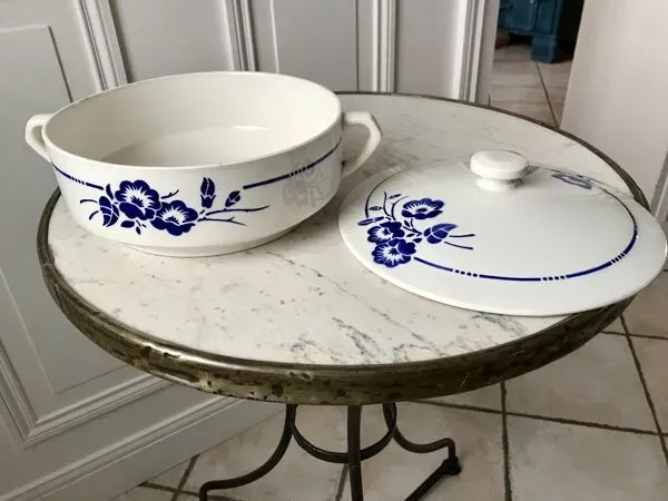 Illustration numéro 2 du produit Soupière Saint-Amand fleurs bleues années 30-40