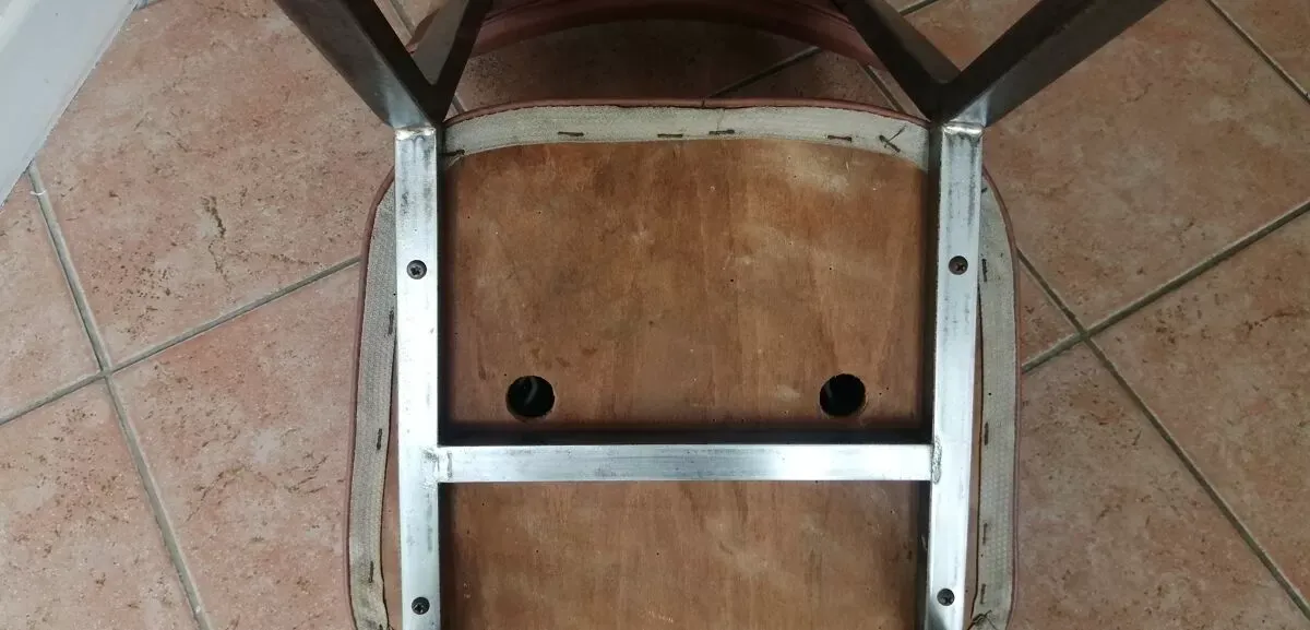 Illustration numéro 2 du produit Chaise de bureau industriel ,vintage