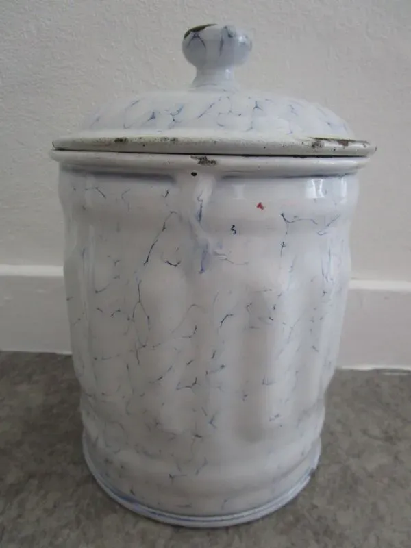 Illustration numéro 2 du produit Pot tôle émaillée vintage ''Sucre