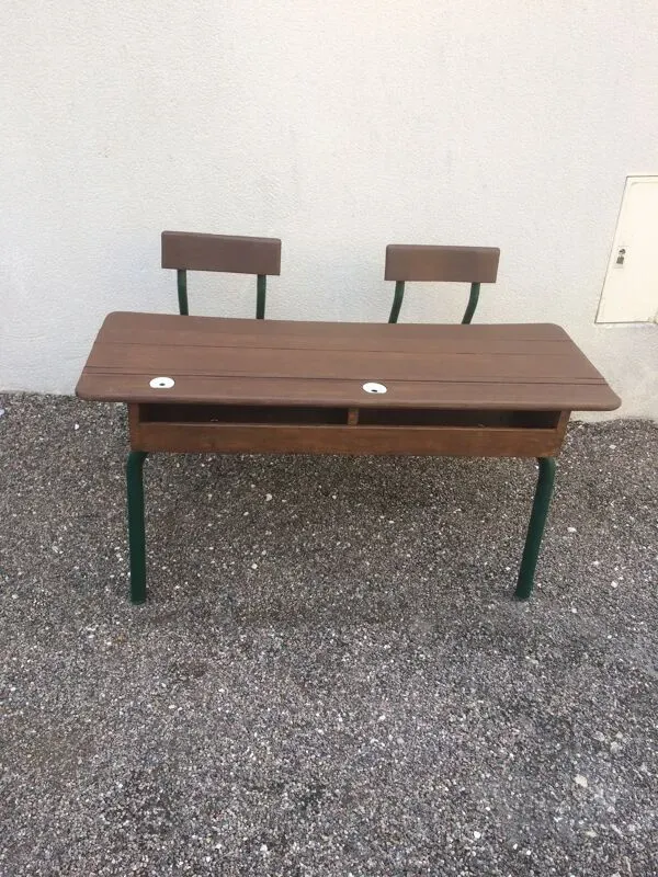 Illustration numéro 2 du produit Bureau d'écolier ancien