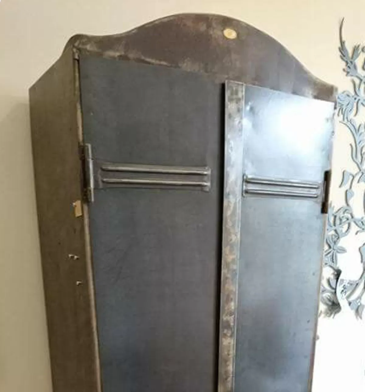 Illustration numéro 2 du produit Armoire métallique style industrielle