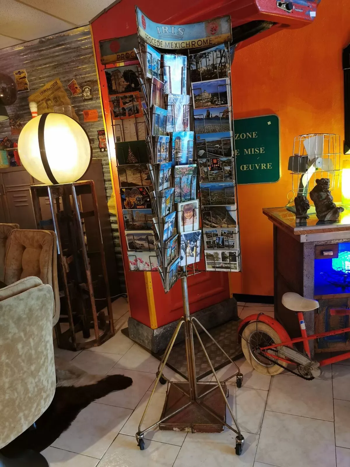 Illustration numéro 2 du produit Lampe