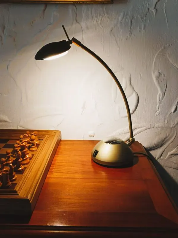 Illustration numéro 2 du produit Lampe de bureau inclinable