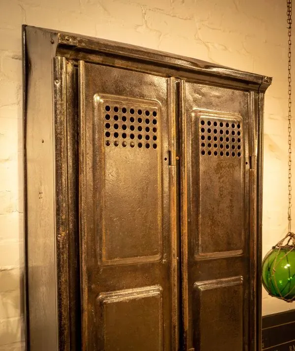 Illustration numéro 2 du produit Armoire industrielle noire