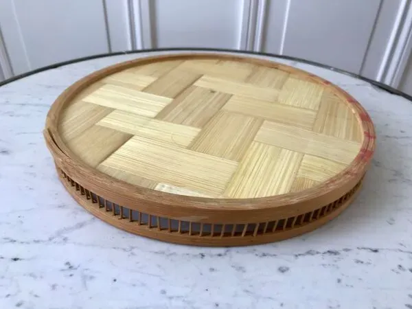 Illustration numéro 2 du produit plateau en rotin et papillon en taxydermie années 60-70