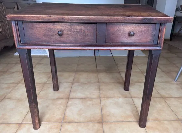 Illustration numéro 2 du produit Table d'appoint, bureau d’écolier