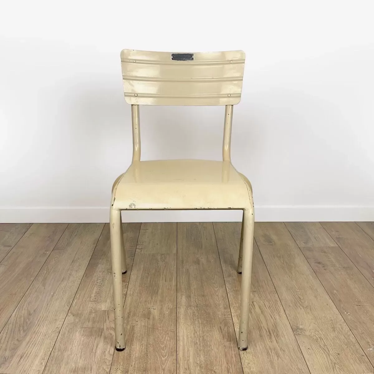 Illustration numéro 2 du produit Chaise d'infirmerie scolaire métal peint années 50