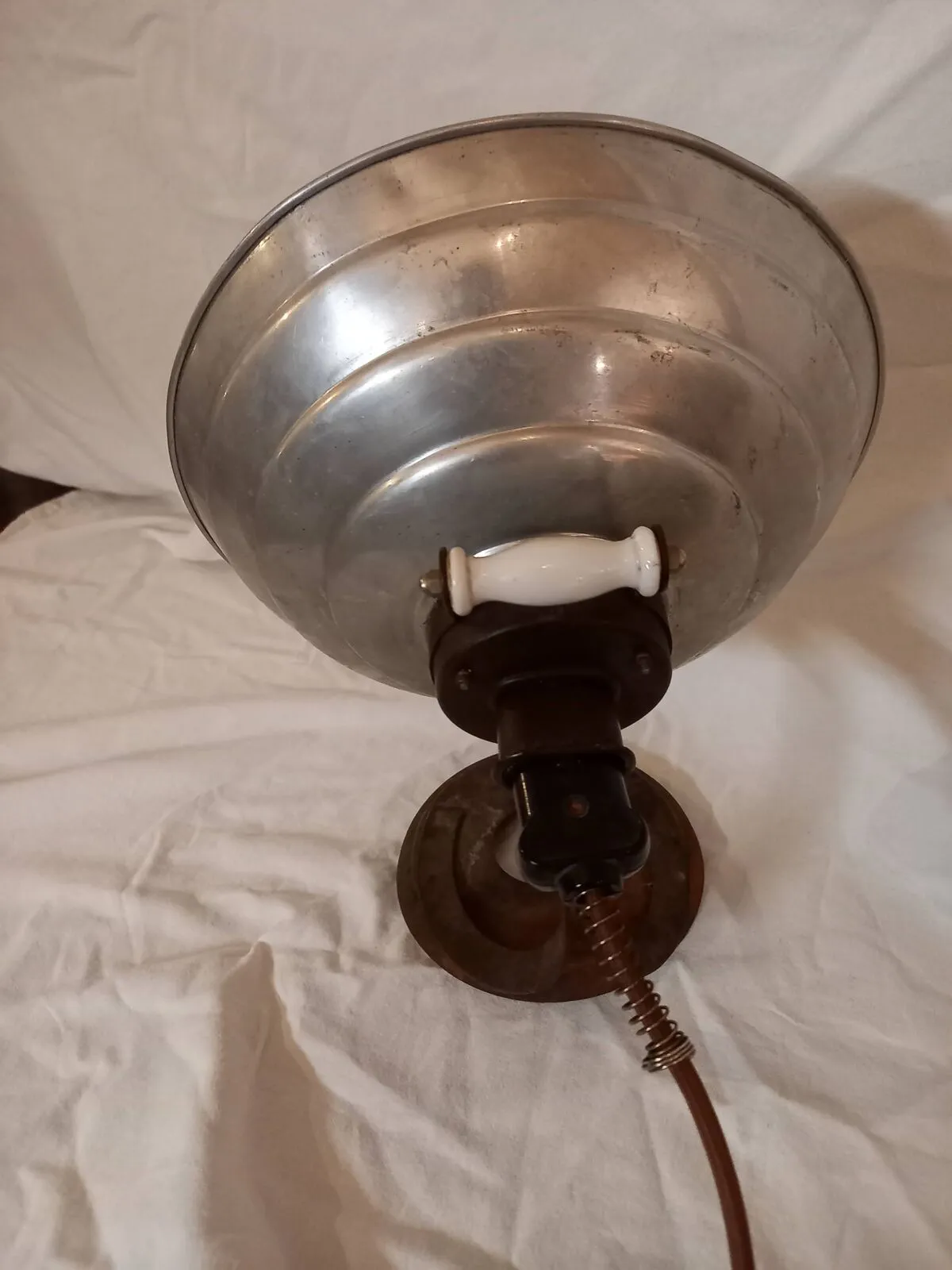 Illustration numéro 2 du produit Lampe industrielle, calorifère Thermor , années 1950, entièrement équipée.