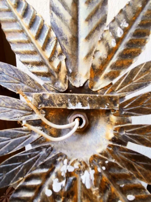 Illustration numéro 2 du produit Applique en métal brut tulipe Murano