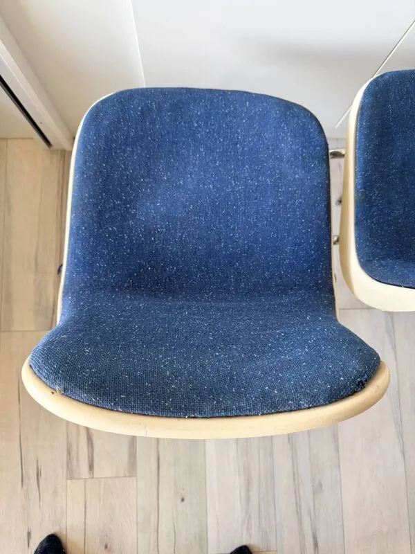 Illustration numéro 2 du produit Suite de 4 chaises vintage Cojar – Design Fermigier – Mobilier Nationa