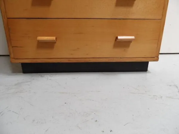 Illustration numéro 2 du produit Cabinet de classement vintage avec tiroirs