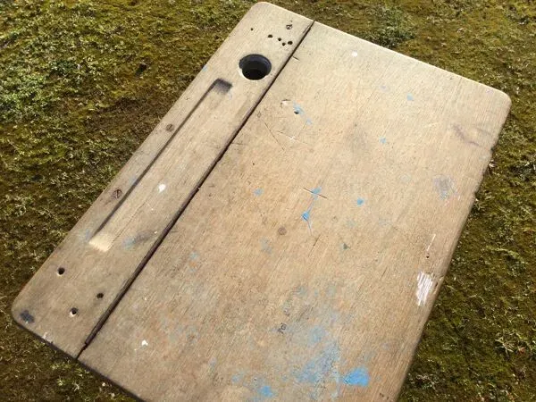 Illustration numéro 2 du produit Pupitre d’école