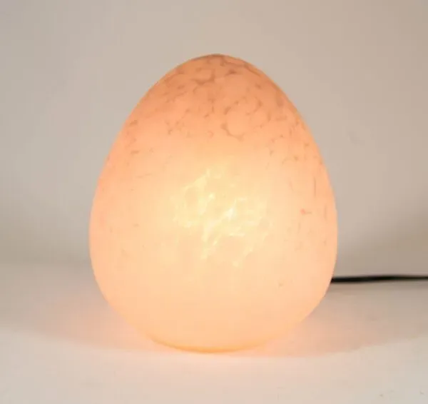 Illustration numéro 2 du produit Lampe à oeufs en verre violet clair millésime 80's