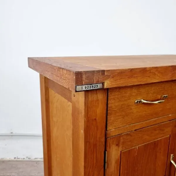 Illustration numéro 2 du produit Buffet billot meuble de métier ancien