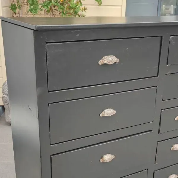 Illustration numéro 2 du produit Meuble de métier rénové