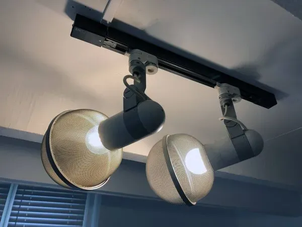 Illustration numéro 2 du produit Plafonnier sur Rail Vintage • Micro Pin Spots • 1975